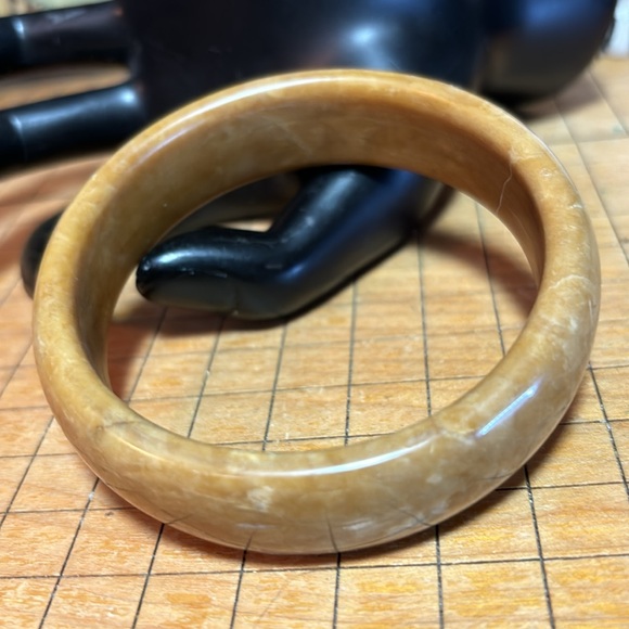 Carved Marbled Stone Bangle Bracelet 2 11/16”D Creamy Caramel Color EVC 8”L Int. - Picture 1 of 7